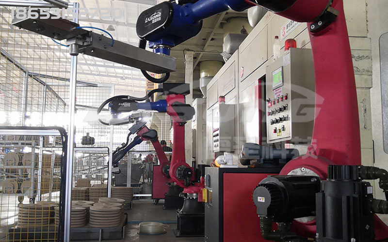 射芯 機器人應用 現(xiàn)場